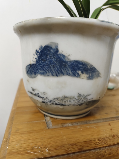 古玩陶瓷山水紋花盆真品鑒賞圖