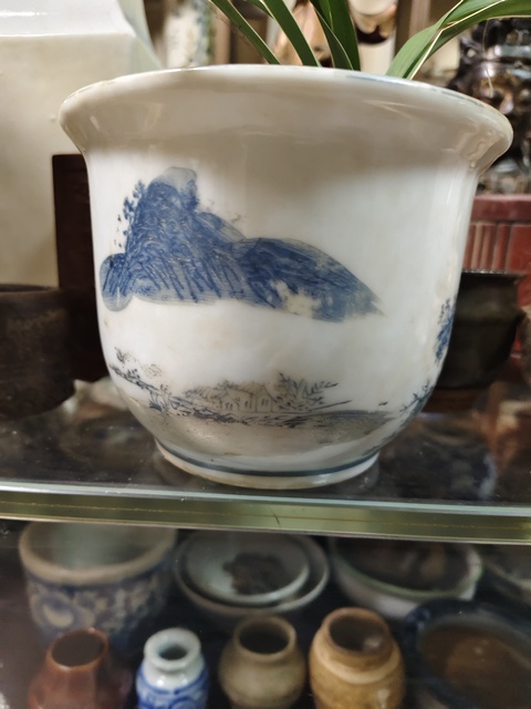 古玩陶瓷山水紋花盆真品鑒賞圖