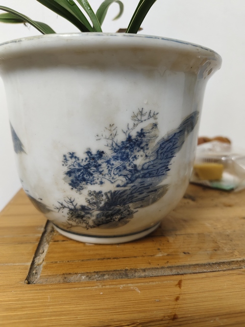 古玩陶瓷山水紋花盆真品鑒賞圖