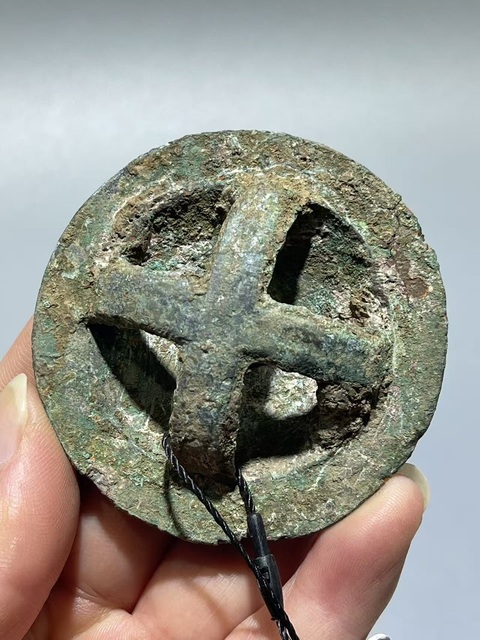 古玩銅器漢代·盔甲片一對真品鑒賞圖