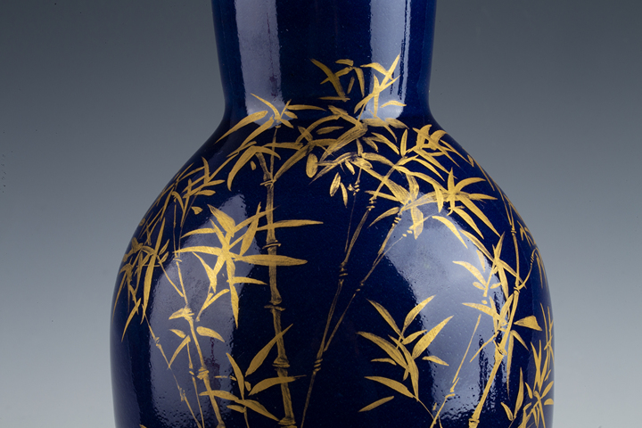 古玩陶瓷清晚·藍(lán)釉描金竹石紋瓶真品鑒賞圖