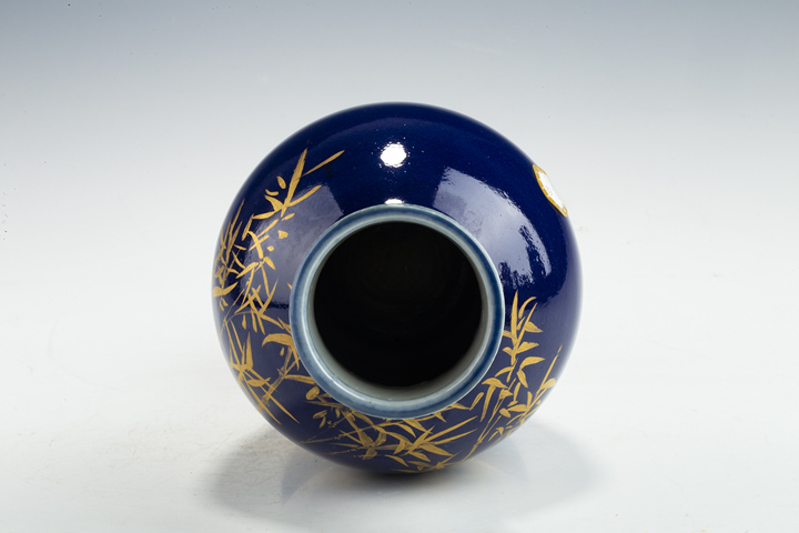 古玩陶瓷清晚·藍(lán)釉描金竹石紋瓶真品鑒賞圖
