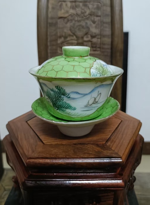 古玩陶瓷蘋果綠釉描金開光山水紋三才蓋杯真品鑒賞圖