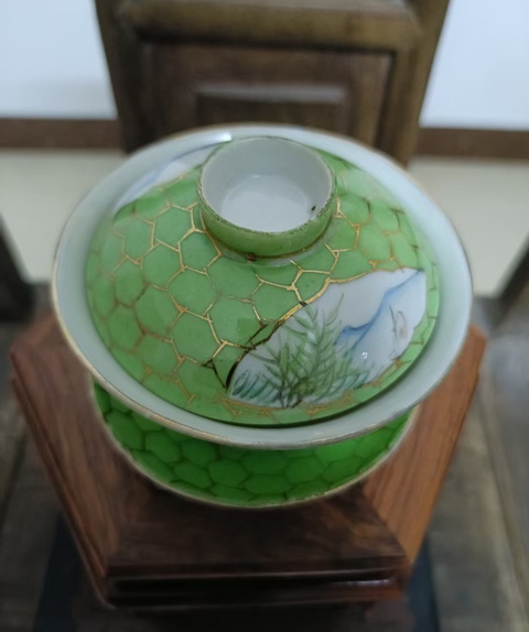 古玩陶瓷蘋果綠釉描金開光山水紋三才蓋杯真品鑒賞圖
