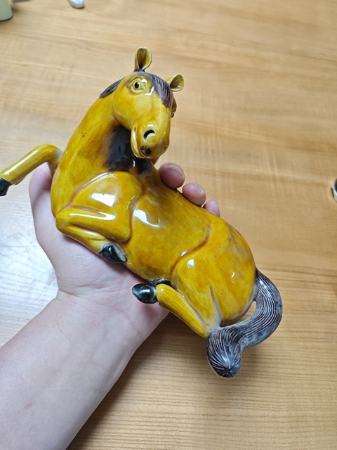 古玩陶瓷黃釉瓷塑馬真品鑒賞圖