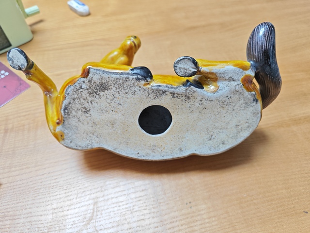 古玩陶瓷黃釉瓷塑馬真品鑒賞圖