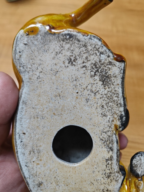 古玩陶瓷黃釉瓷塑馬真品鑒賞圖