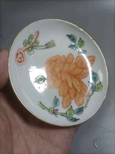 古玩陶瓷花卉紋盤真品鑒賞圖