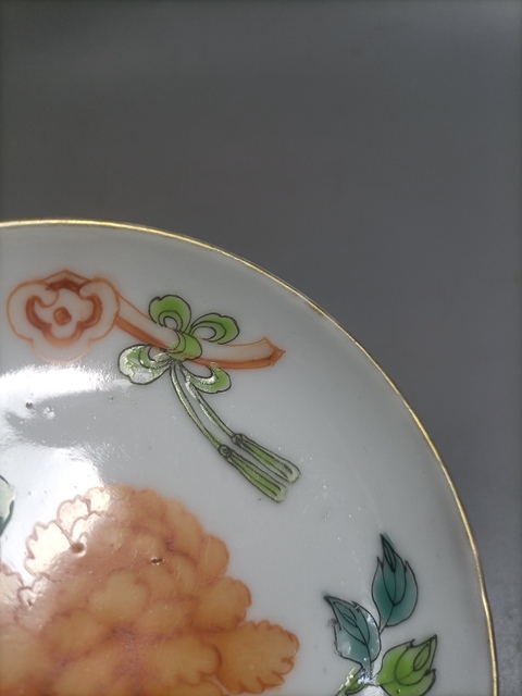 古玩陶瓷花卉紋盤真品鑒賞圖