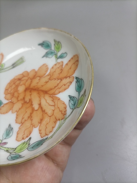 古玩陶瓷花卉紋盤真品鑒賞圖