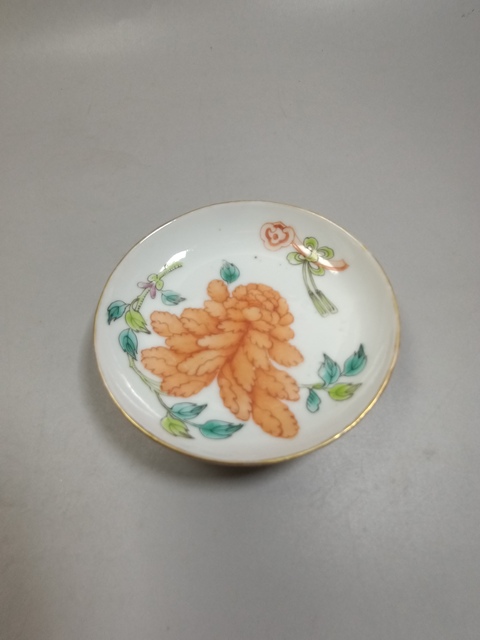 古玩陶瓷花卉紋盤真品鑒賞圖