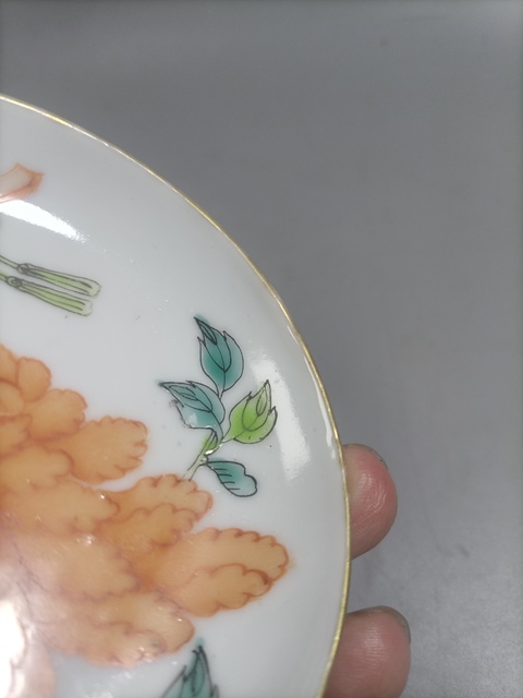 古玩陶瓷花卉紋盤真品鑒賞圖