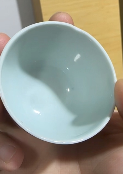 古玩陶瓷霽紅釉臥足杯真品鑒賞圖