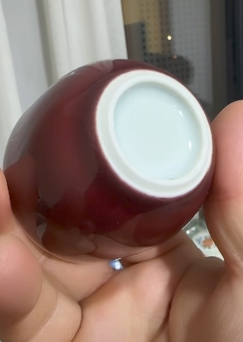 古玩陶瓷霽紅釉臥足杯真品鑒賞圖