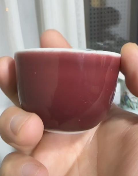 古玩陶瓷霽紅釉臥足杯真品鑒賞圖