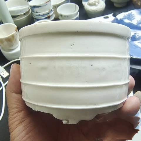 古玩陶瓷明代晚期德化窯白釉三足爐真品鑒賞圖