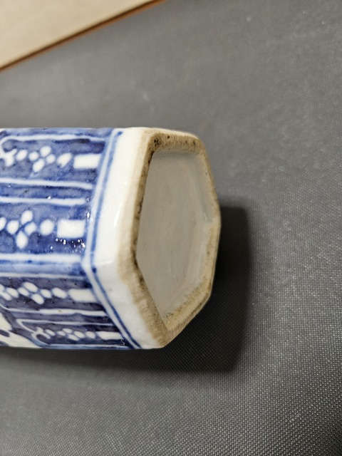 古玩陶瓷青花六方橄欖瓶真品鑒賞圖