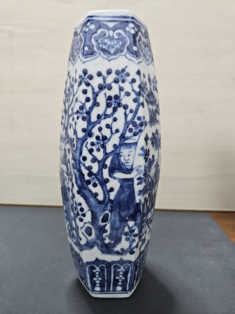 古玩陶瓷青花六方橄欖瓶真品鑒賞圖