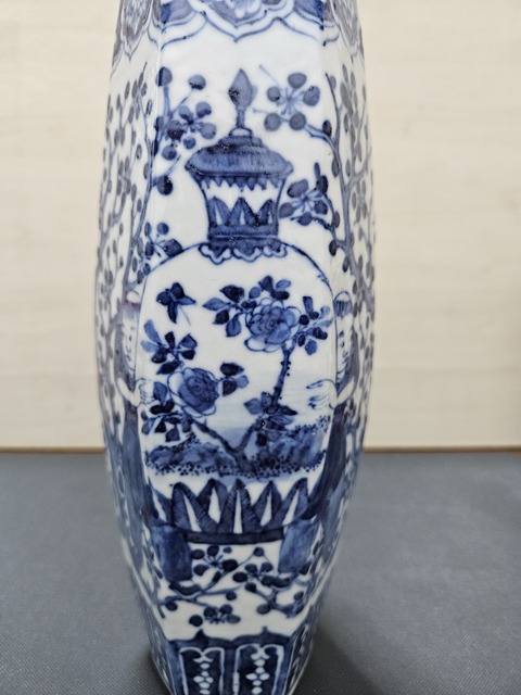 古玩陶瓷青花六方橄欖瓶真品鑒賞圖