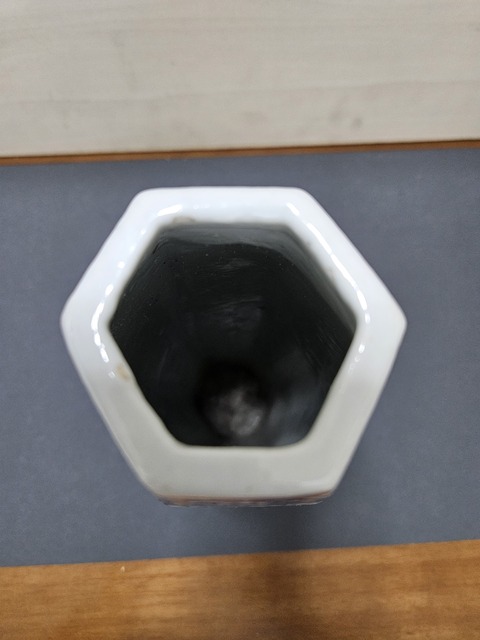 古玩陶瓷青花六方橄欖瓶真品鑒賞圖