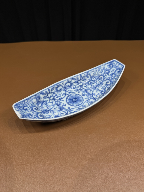 古玩陶瓷清嘉慶 青花纏枝花卉紋茶船拍賣，當前價格17000元