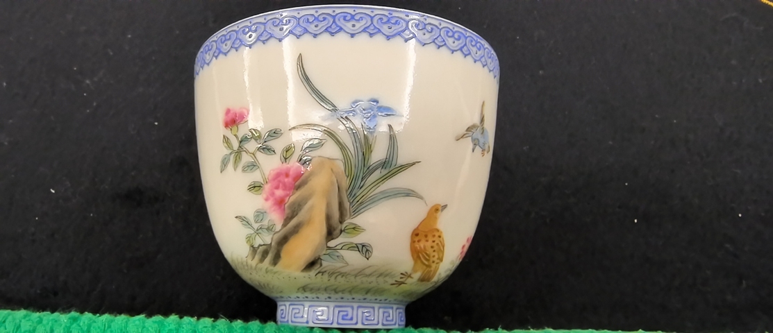 古玩陶瓷琺瑯彩洞石花鳥詩文杯真品鑒賞圖