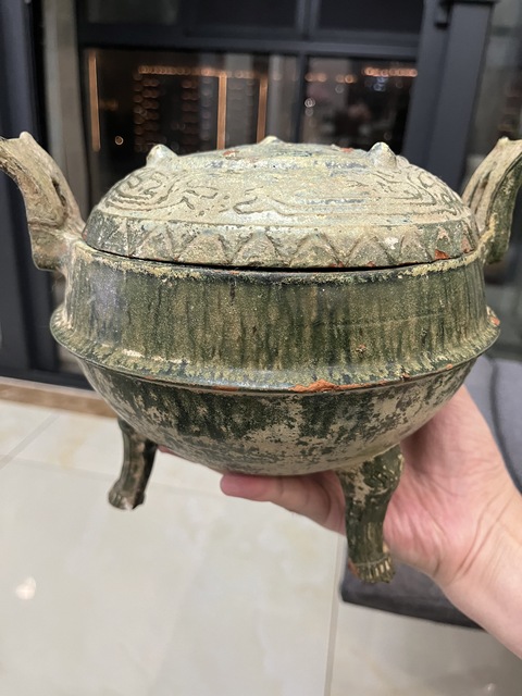 古玩陶瓷紅陶綠釉三足雙耳鼎真品鑒賞圖