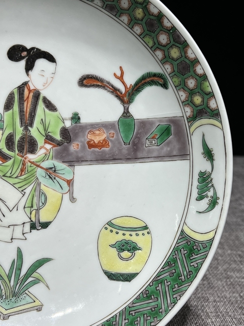 古玩陶瓷五彩侍女人物盤真品鑒賞圖