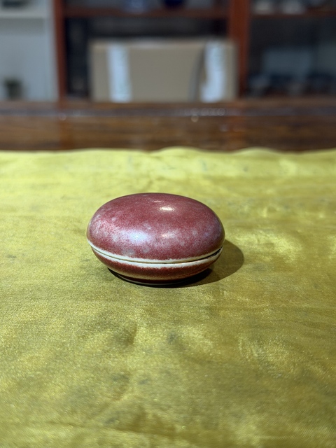 古玩陶瓷紅釉印盒真品鑒賞圖