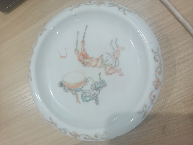 古玩陶瓷花口盤真品鑒賞圖