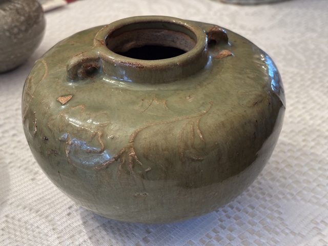 古玩陶瓷龍泉青瓷印花罐真品鑒賞圖