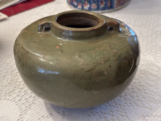 古玩陶瓷龍泉青瓷印花罐真品鑒賞圖