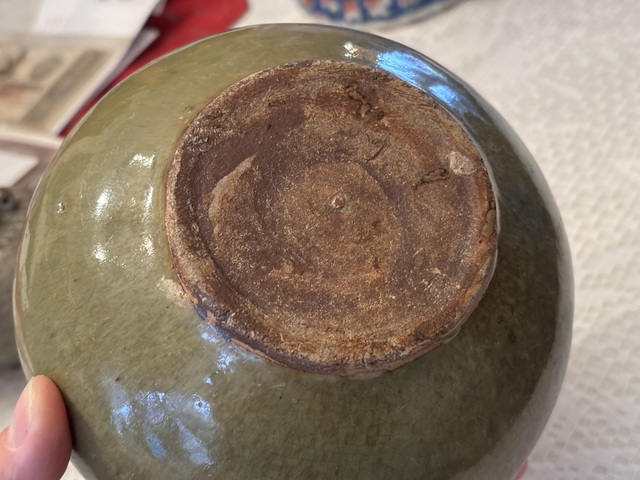 古玩陶瓷龍泉青瓷印花罐真品鑒賞圖