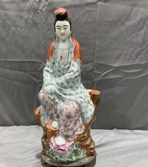 古玩陶瓷粉彩人物塑像真品鑒賞圖