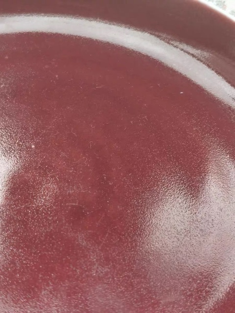 古玩陶瓷霽紅釉盤真品鑒賞圖
