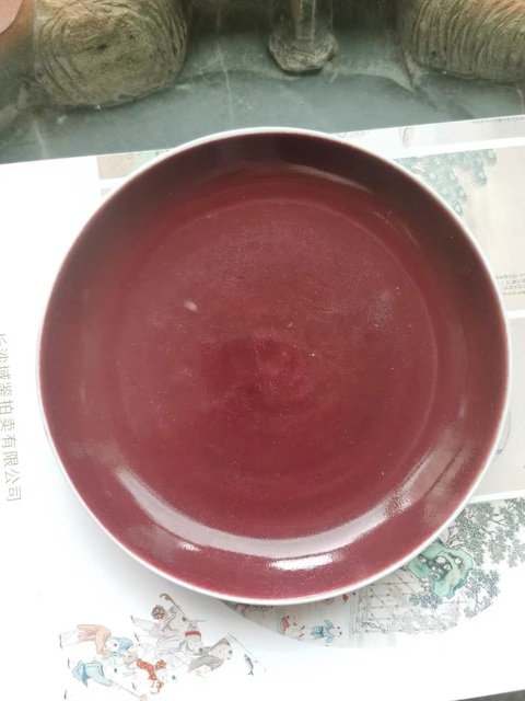 古玩陶瓷霽紅釉盤真品鑒賞圖