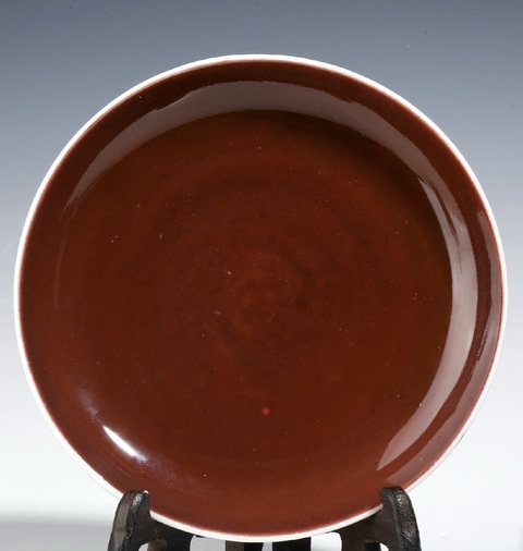 古玩陶瓷霽紅釉盤真品鑒賞圖