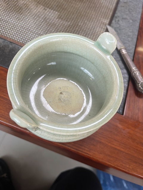 古玩陶瓷龍泉青瓷三足爐真品鑒賞圖