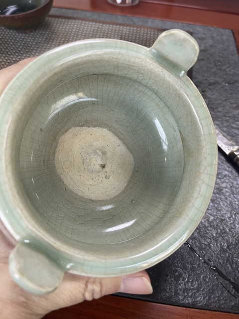 古玩陶瓷龍泉青瓷三足爐真品鑒賞圖