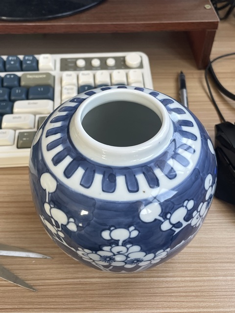 古玩陶瓷青花留白冰梅紋罐真品鑒賞圖