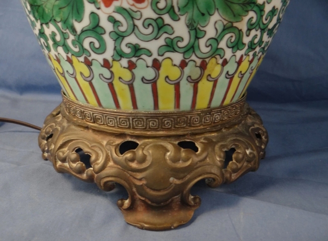 古玩陶瓷五彩獅子穿花圖蓋罐真品鑒賞圖