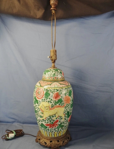 古玩陶瓷五彩獅子穿花圖蓋罐真品鑒賞圖