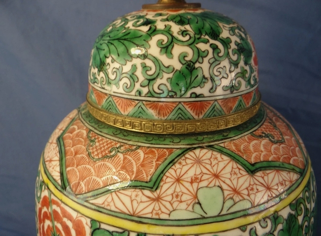 古玩陶瓷五彩獅子穿花圖蓋罐真品鑒賞圖