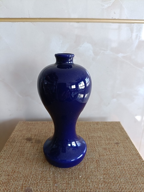 古玩陶瓷晚清祭藍釉梅瓶拍賣，當前價格998元