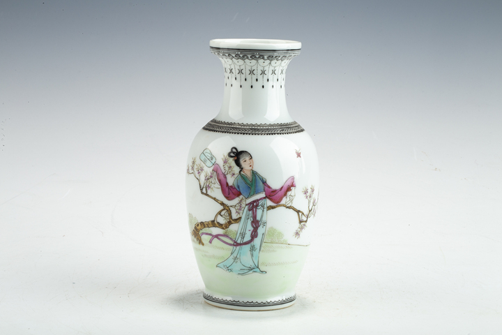 古玩陶瓷創匯·粉彩仕女紋瓶真品鑒賞圖