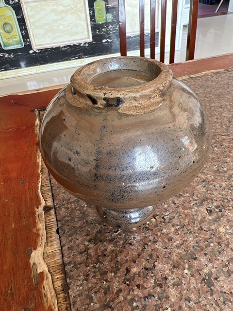 古玩陶瓷褐釉瓶真品鑒賞圖