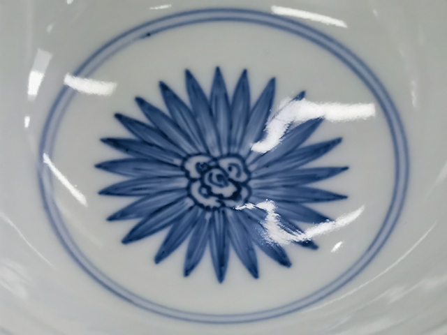 古玩陶瓷乾隆·青花三多紋雞心碗 真品鑒賞圖