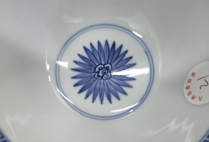 古玩陶瓷乾隆·青花三多紋雞心碗 真品鑒賞圖