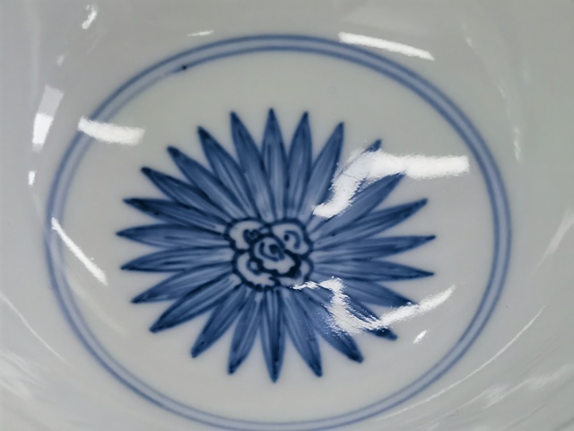 古玩陶瓷乾隆·青花三多紋雞心碗 真品鑒賞圖