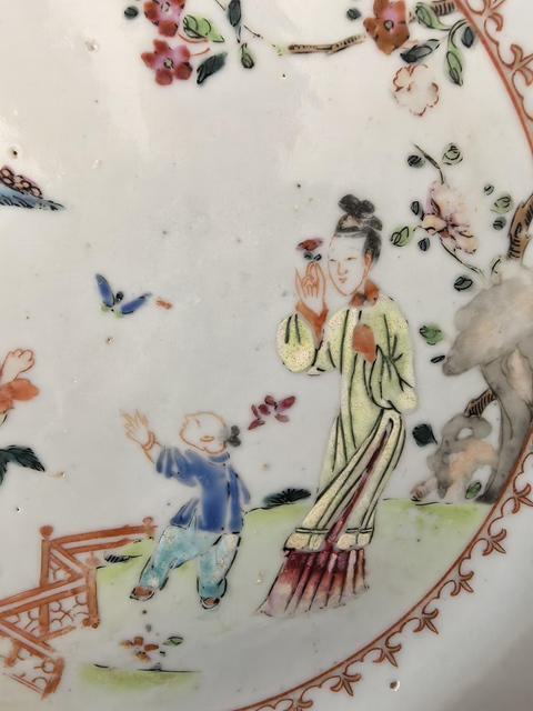 古玩陶瓷人物山水紋粉彩盤真品鑒賞圖